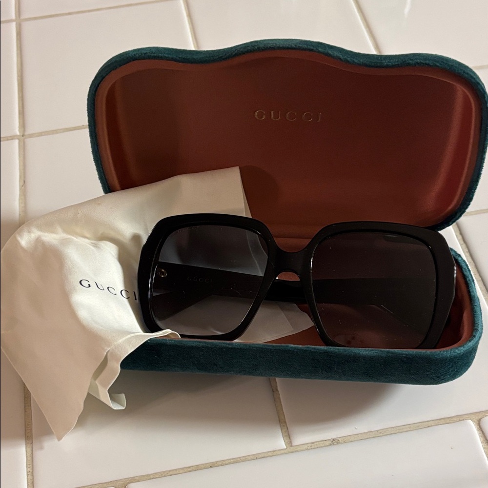 Gucci Women's Black Sunglasses with Case